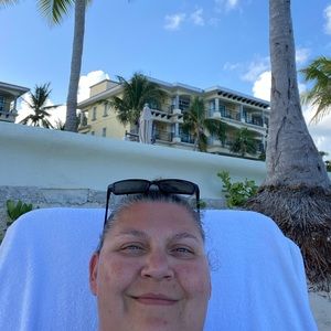 Meet your Posher, Leslie